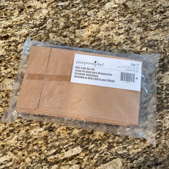 Brand New Pampered Chef Mini Cake Box Set retired - Picture 2 of 8